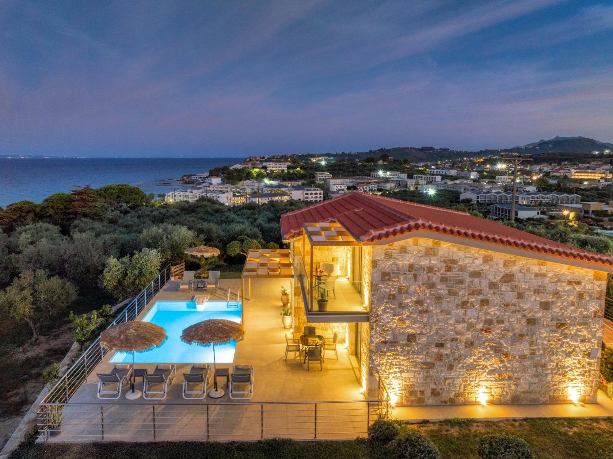 Fellenza - Pool By The Sea With Stunning Sunriseview
